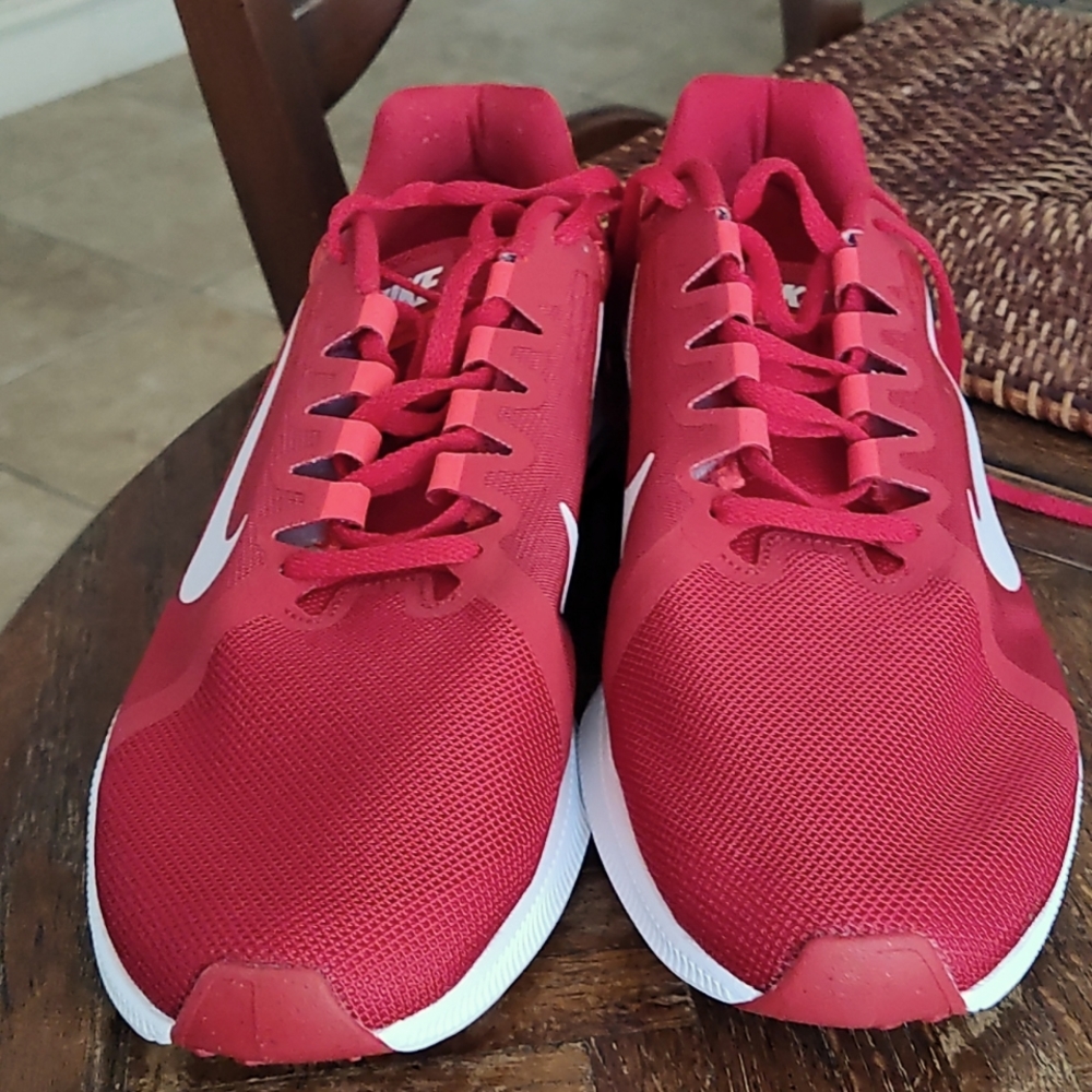 BRAND NEW MEN'S NIKE LIVA NOVA RUNNING SHOES